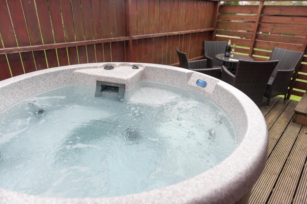 Conifer Lodge 25 With Hot Tub Newton Stewart Minnigaff Bagian luar foto