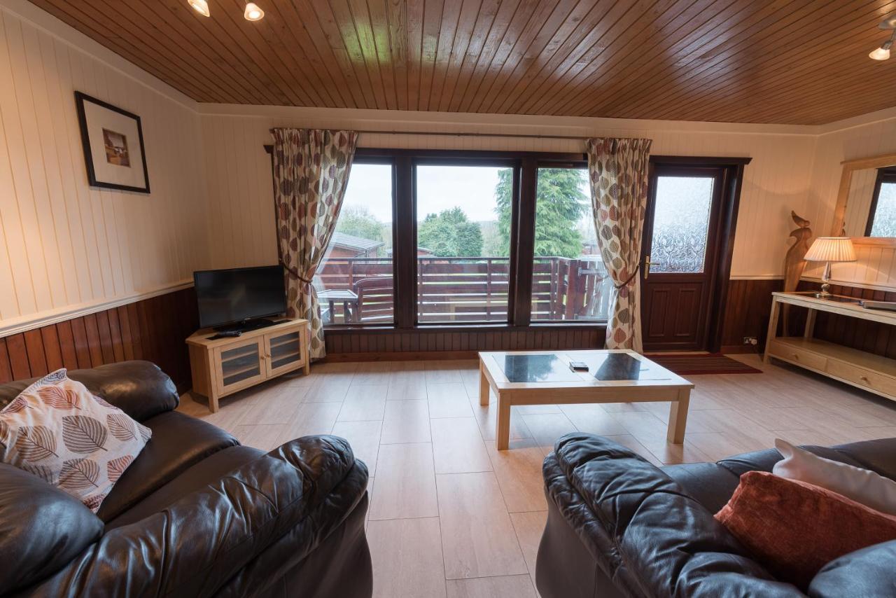 Conifer Lodge 25 With Hot Tub Newton Stewart Minnigaff Bagian luar foto